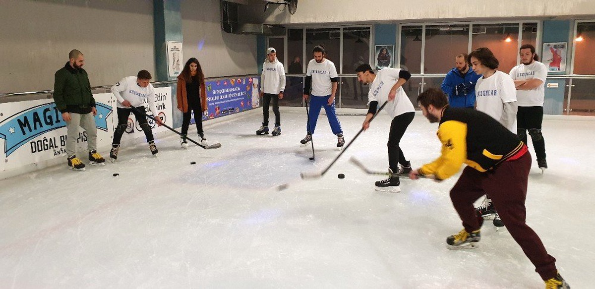 Aü Buz Hokey Takımı\'na Federasyondan Ziyaret