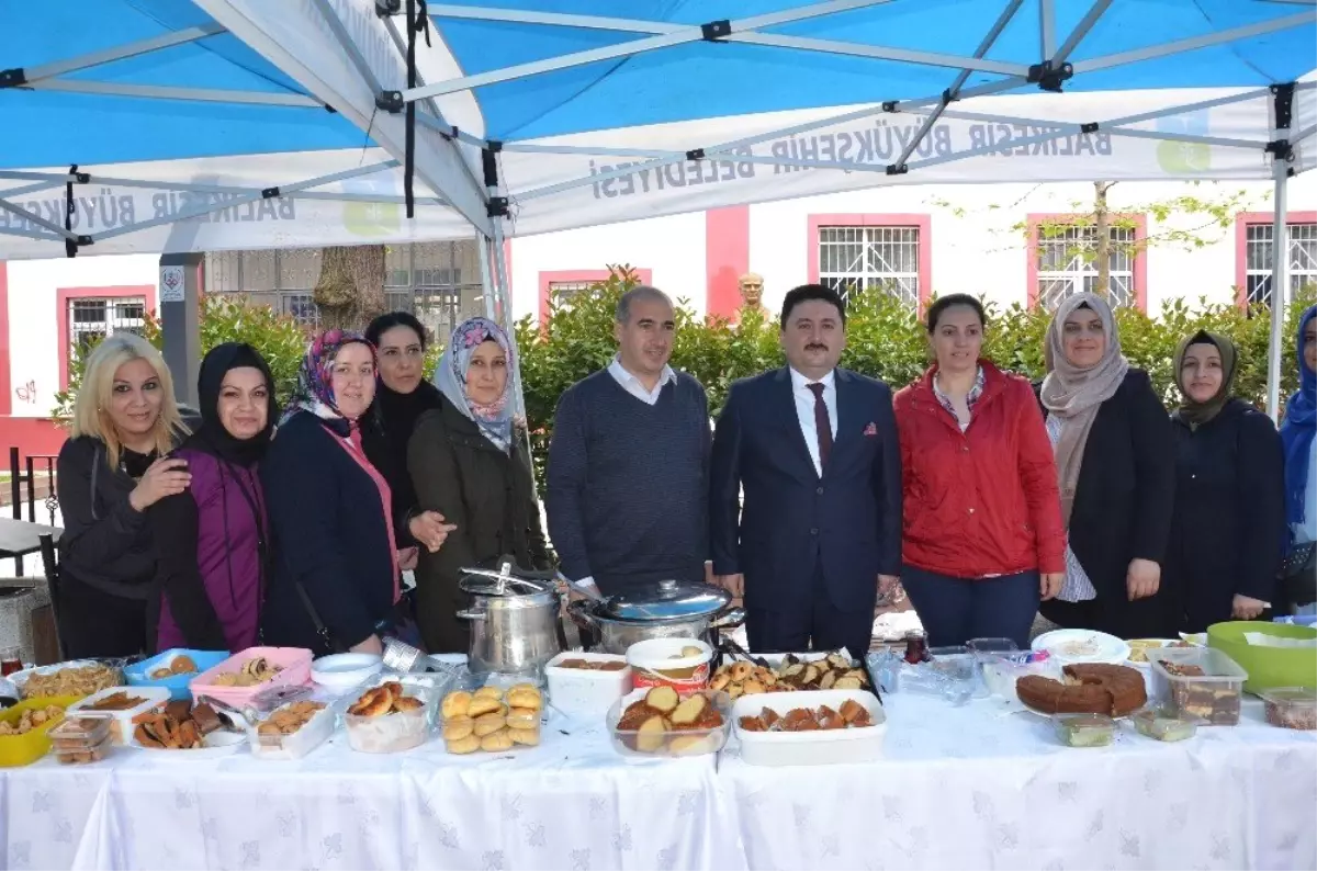 Başkan Avcı Altıeylül Ortaokulu Kermesine Destek