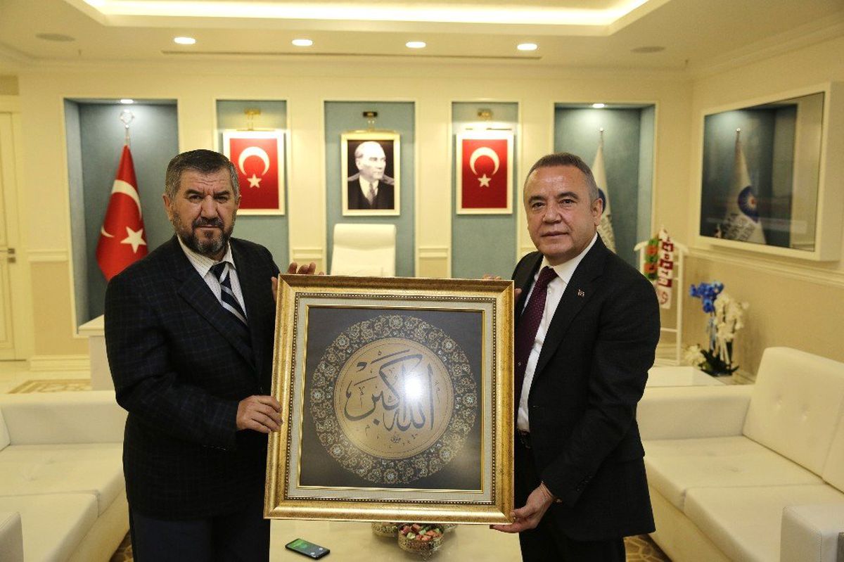 Başkan Böcek, "5 Yıl Antalya\'yı Sizlerle Birlikte Yöneteceğiz.