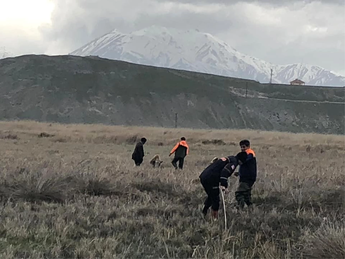 Bataklığa Saplanan İnekleri Afad Ekibi Kurtardı