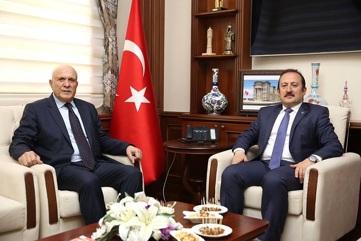 Belediye Başkanı Hükmü Pekmezci, Vali Ali Hamza Pehlivan\'ı Ziyaret Etti