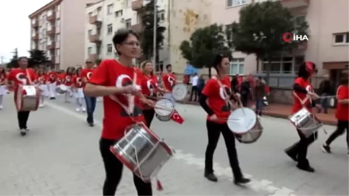 Burhaniye\'de Öğretmen, Öğrenci ve Veli Bandosu İlgi Gördü