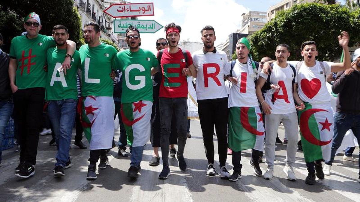 Cezayir\'de Anayasa Konseyi Başkanı Bilayz İstifa Etti
