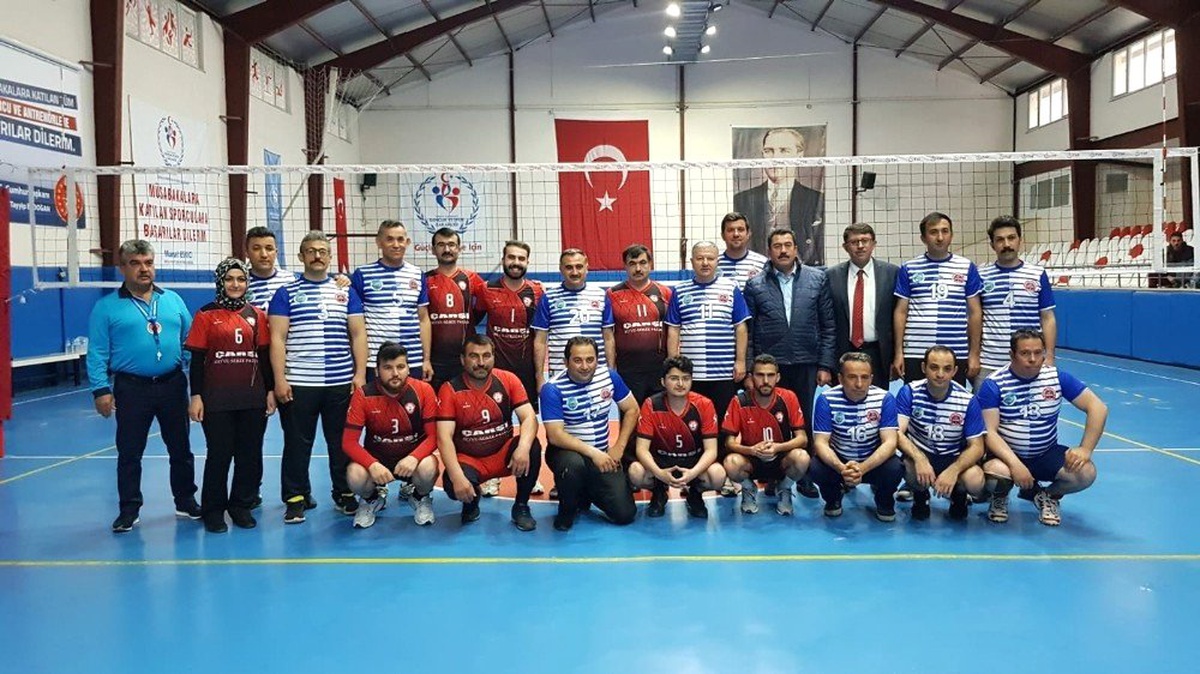 Develi\'de Kurumlar Arası Voleybol Turnuvası Başladı