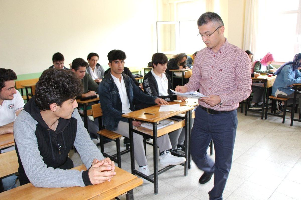 Direkte Mahsur Kalan Kedi Sınavı Erteletti