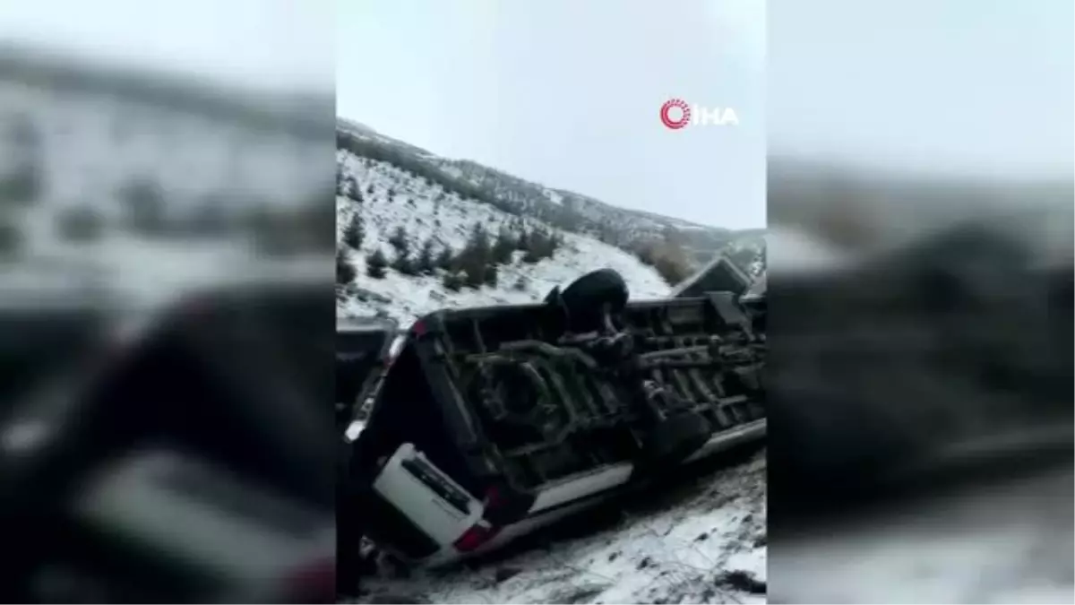 Erciyes\'te Yolcu Minibüsü Şarampole Devrildi: 3 Yaralı