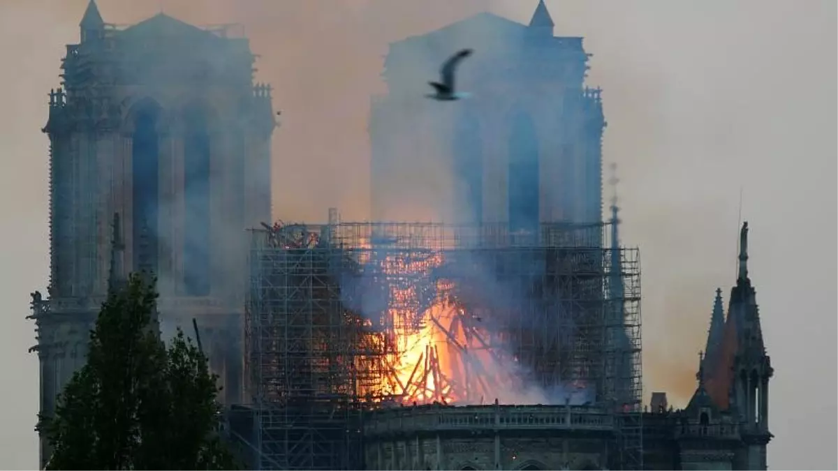 Fotoğraf Galerisi: Paris\'in Sembol Yapılarından Notre Dame\'da Yangın