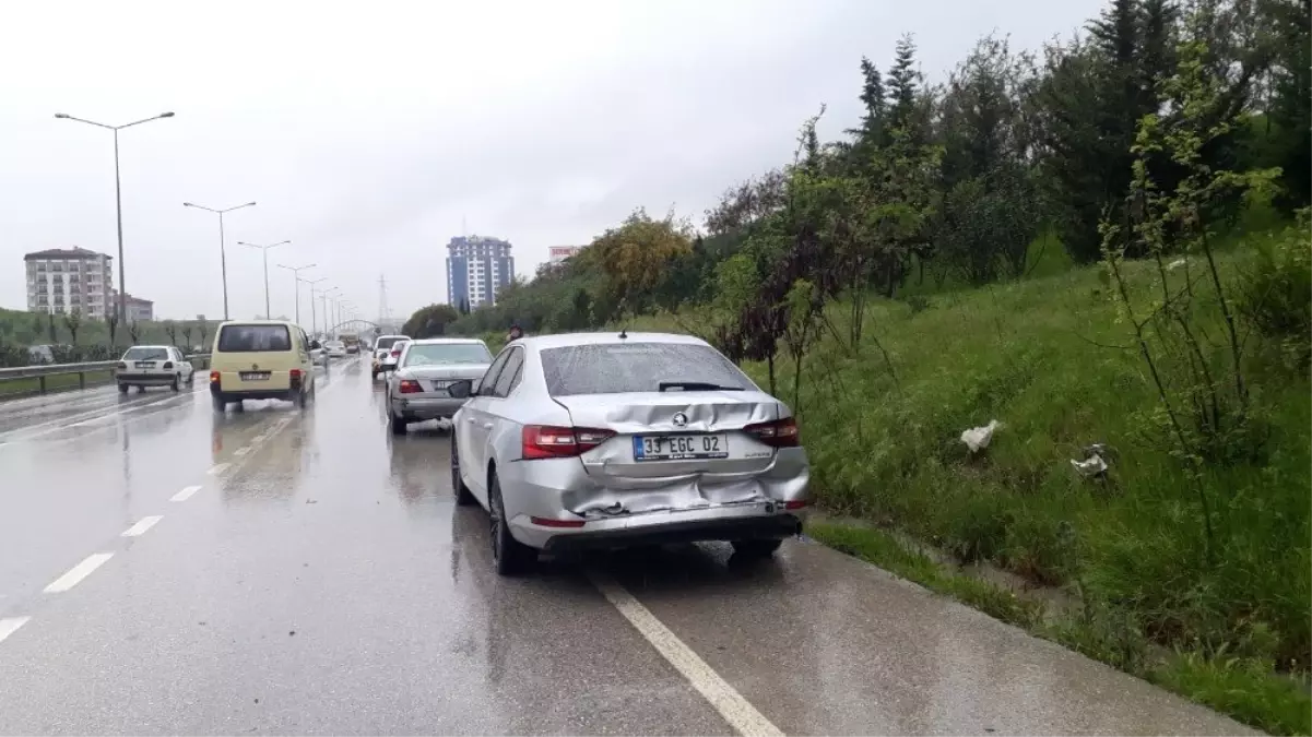 Hatay\'da Zincirleme Trafik Kazası: 3 Yaralı