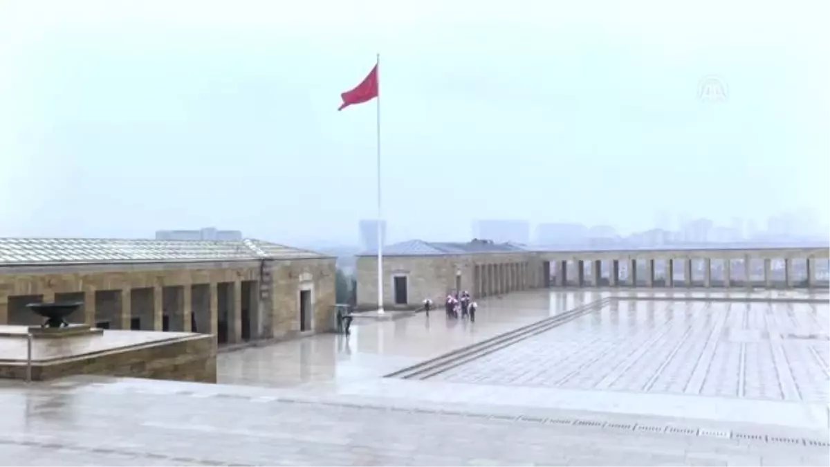 İzmir Büyükşehir Belediye Başkanı Soyer, Anıtkabir\'i Ziyaret Etti