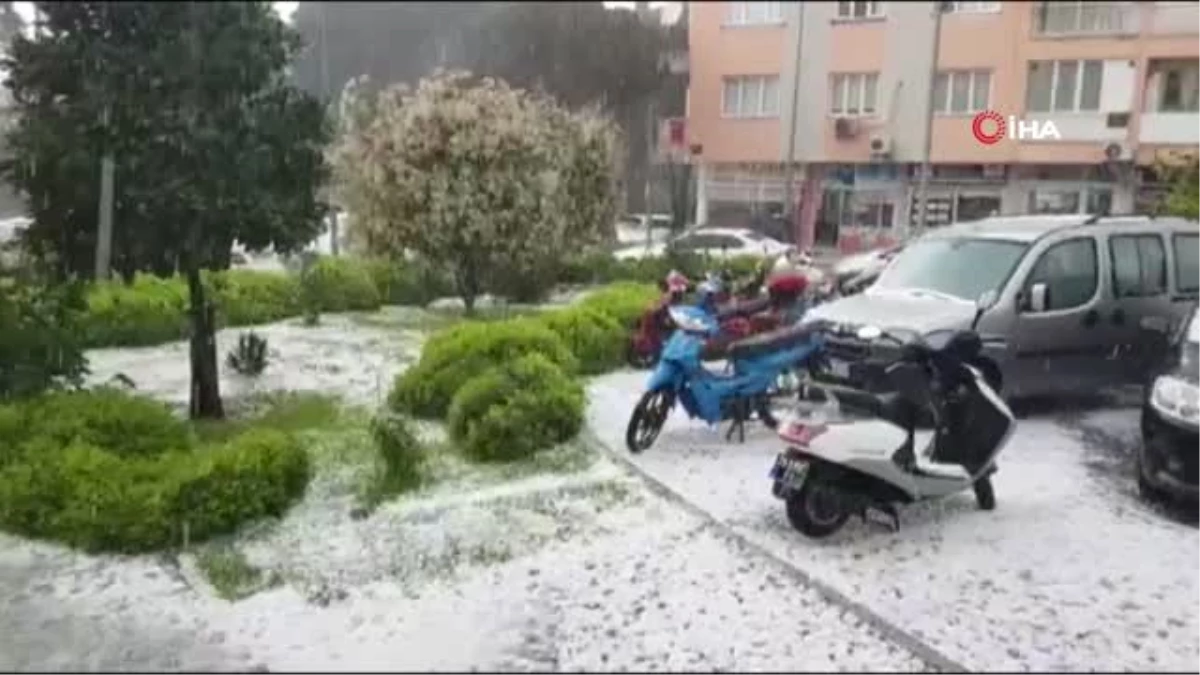 İzmir\'e Kar Gibi Dolu Yağdı...vatandaşlar "Doludan Adam" Yaptı