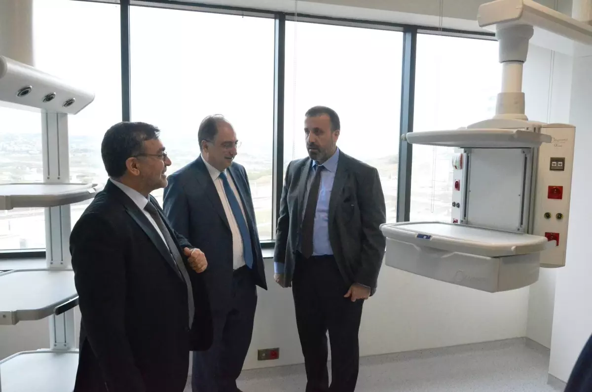 Kamu Hastaneleri Genel Müdürü Şehir Hastanesi\'nde İncelemelerde Bulundu