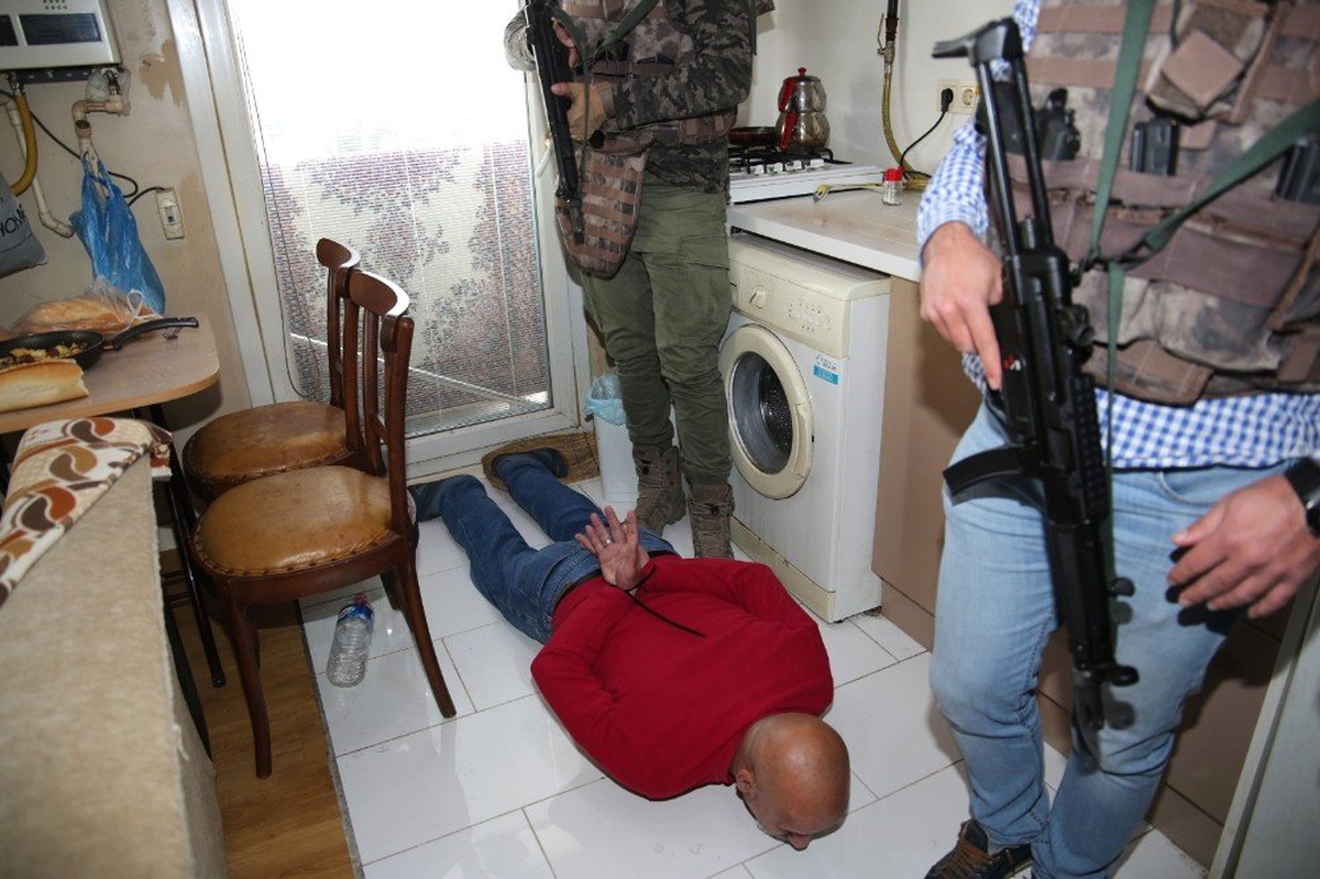 Kocaeli Merkezli Dolandırıcılık Operasyonunda 21 Kişi Tutuklandı
