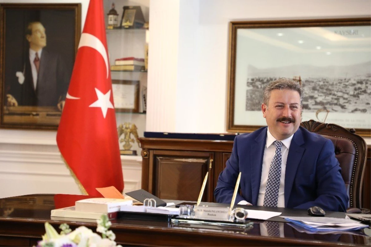Melikgazi Belediye Başkanı Dr. Mustafa Palancıoğlu Taekwondo Türkiye İkincisi Büşra Öztürk\'ü Tebrik...