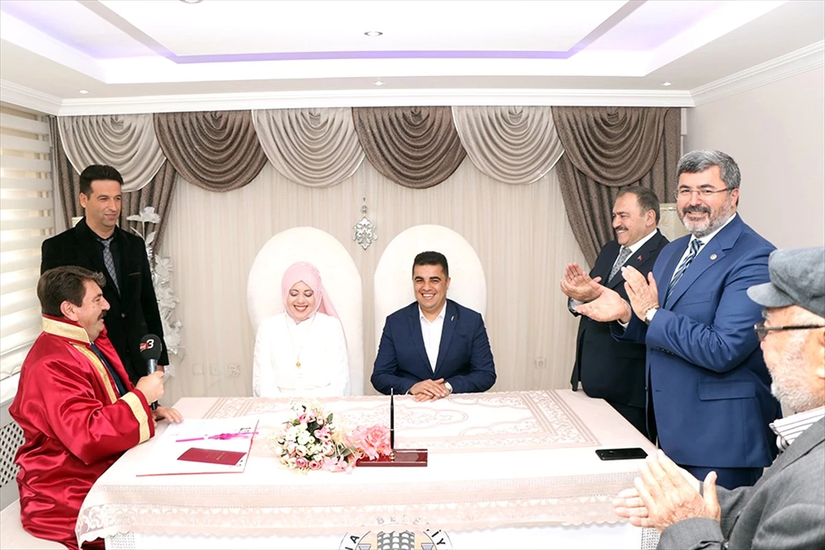 Milletvekili Eroğlu ve Özkaya Nikah Şahidi Oldu