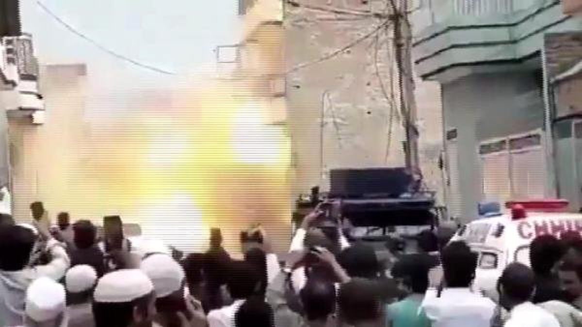 Pakistan\'da Teröristlerin Sığındığı Bina Havaya Uçuruldu