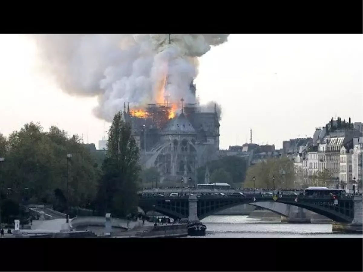 Paris\'in Simgesi Notre-Dame Katedrali\'nde Çıkan Yangın Tamamıyla Söndürüldü