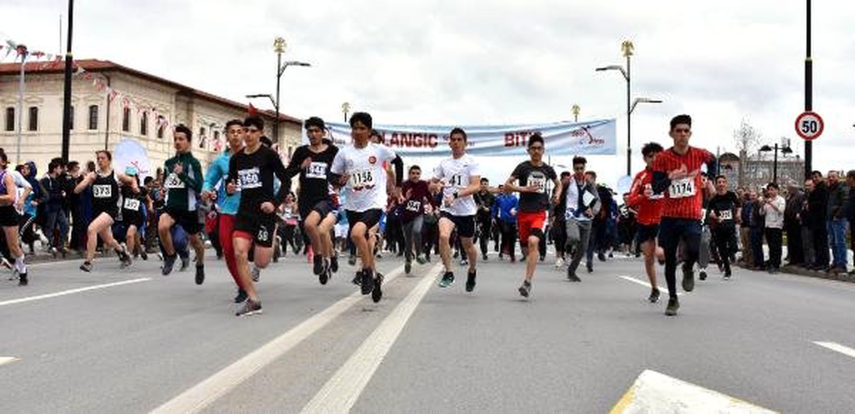 Sivas\'ta Atletizm Yol Koşusu Düzenlendi
