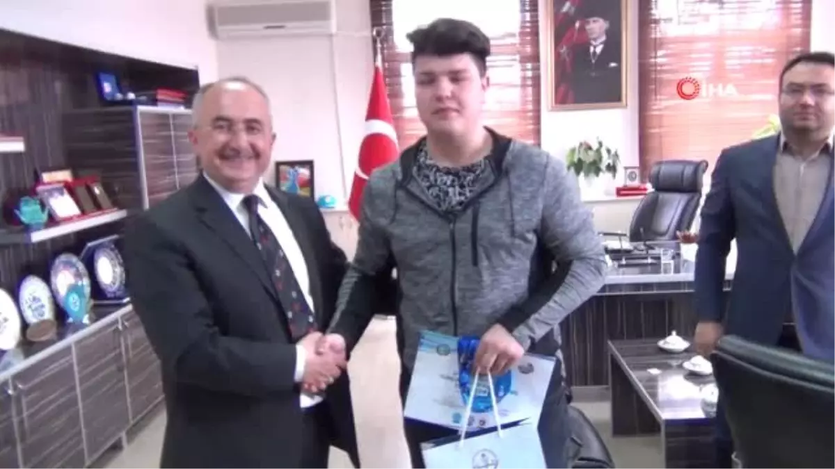 Tavşanlılı Genç, Kick Boks Uluslararası Turnuva\'dan Madalya ile Döndü