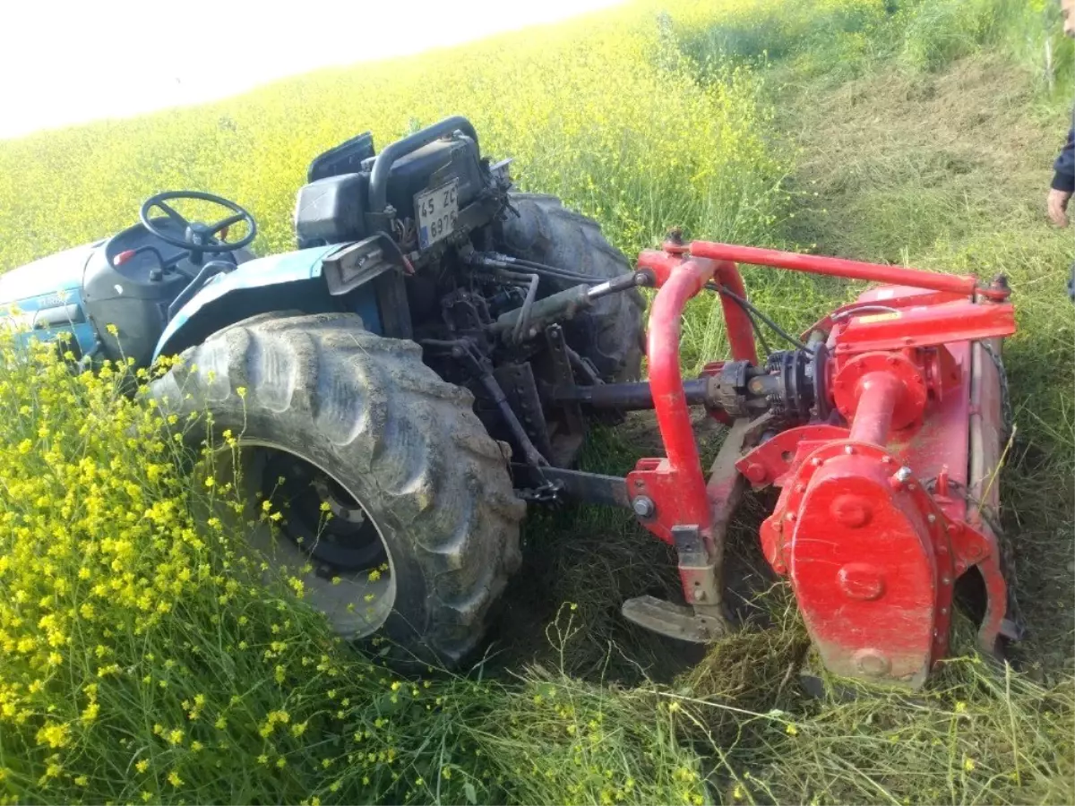 Traktör Devrildi, Sürücüsü Yaralandı