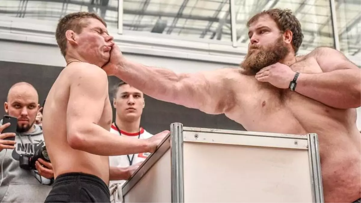 Video | Rusya Tokat Şampiyonası\'nda Vasili Kamotski Rakiplerini Sarstı