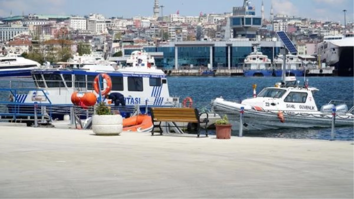 Yenikapı İskelesi\'nde Bir Erkeğe Ait Ceset Bulundu