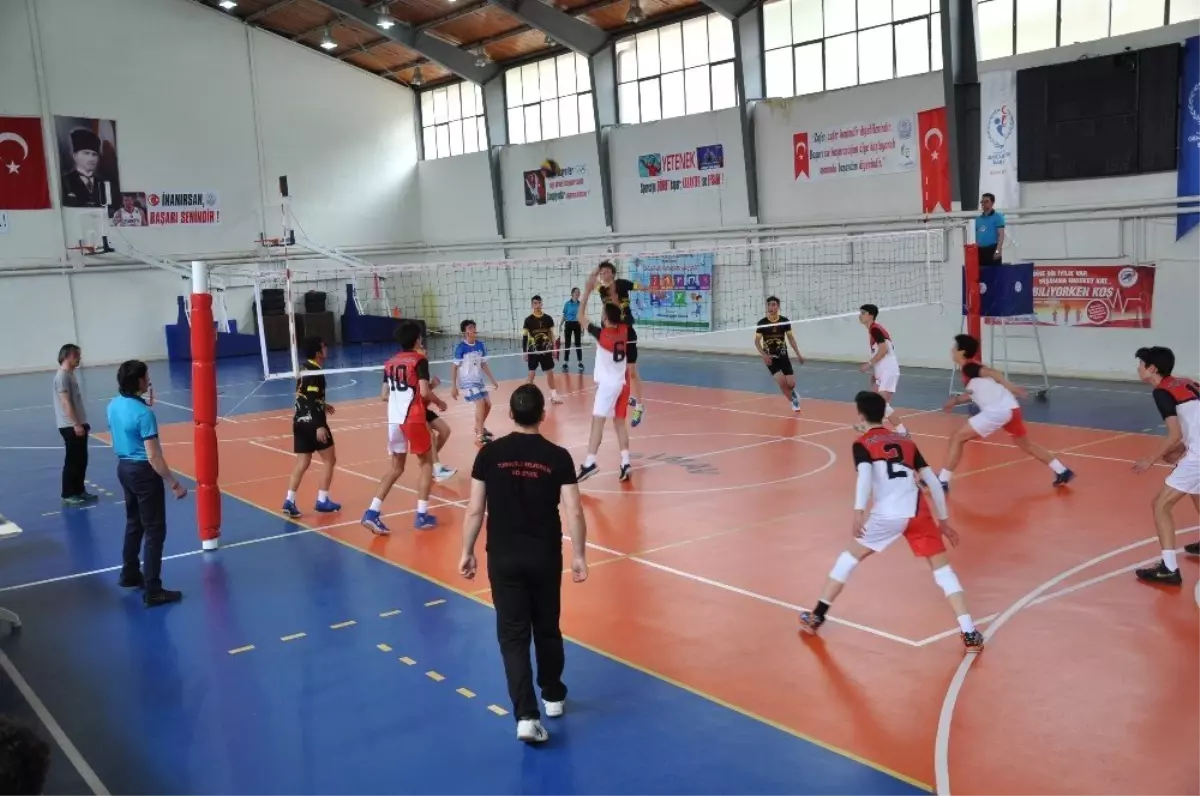 Yıldız Erkekler Voleybol Grup Müsabakaları Sona Erdi