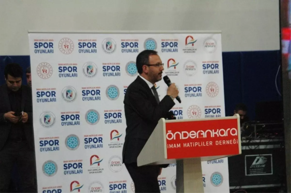 Bakan Kasapoğlu: "Sporu Yaygınlaştıracağız Tüm Okullarımızda"