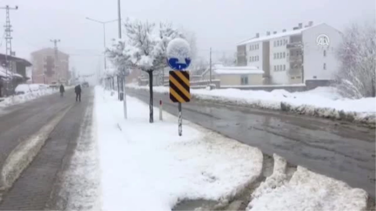 Başkale\'de Kar Yağışı - Van