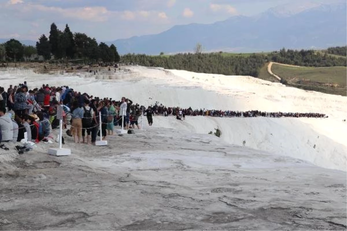 Beyaz Cennet Ücretsiz Olunca Travertenlerde Adım Atacak Yer Kalmadı