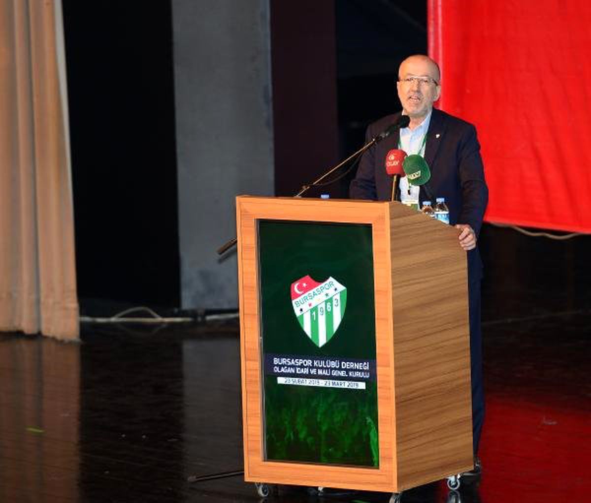 Bursaspor\'da Yönetici Nihat Arı İstifa Etti