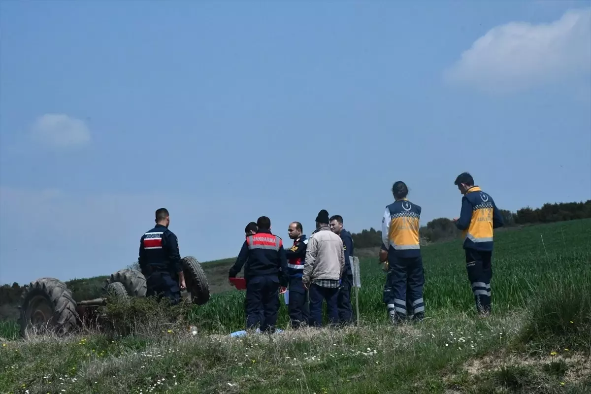 Devrilen Traktörün Altında Kalan Sürücü Öldü