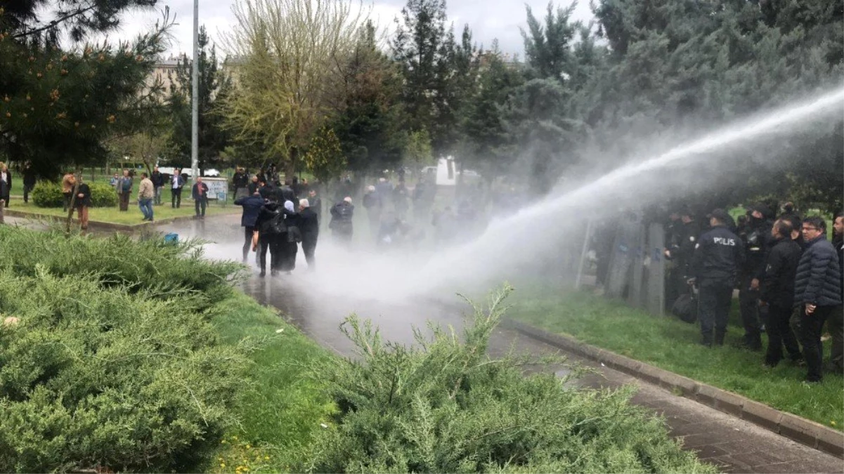 Diyarbakır\'da İzinsiz Gösteriye Polis Müdahalesi