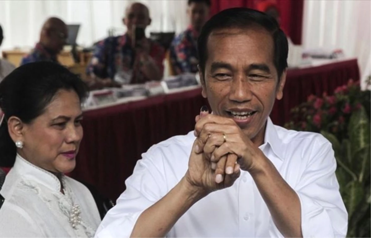 Endonezya\'da Widodo yeniden devlet başkanı