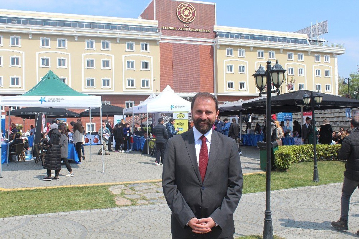 Firmalar \'Kariyer Fuarı\'nda Öğrencileri Bekliyor