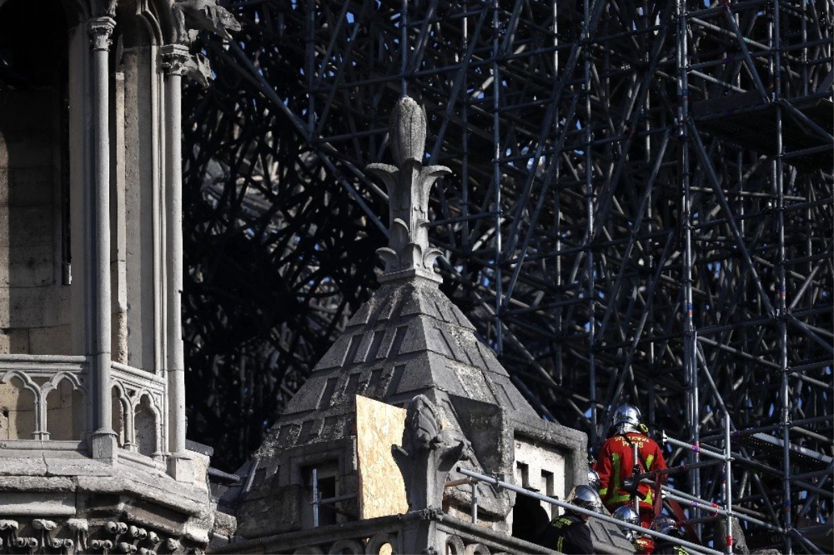 Fransa\'dan Notre Dame Onarımı İçin Uluslararası Yarışma