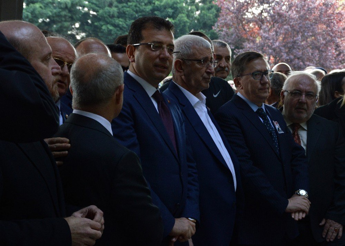 İmamoğlu, 8. Cumhurbaşkanı Turgut Özal\'ı Vefatının Yıl Dönümünde Kabri Başında Anıldı