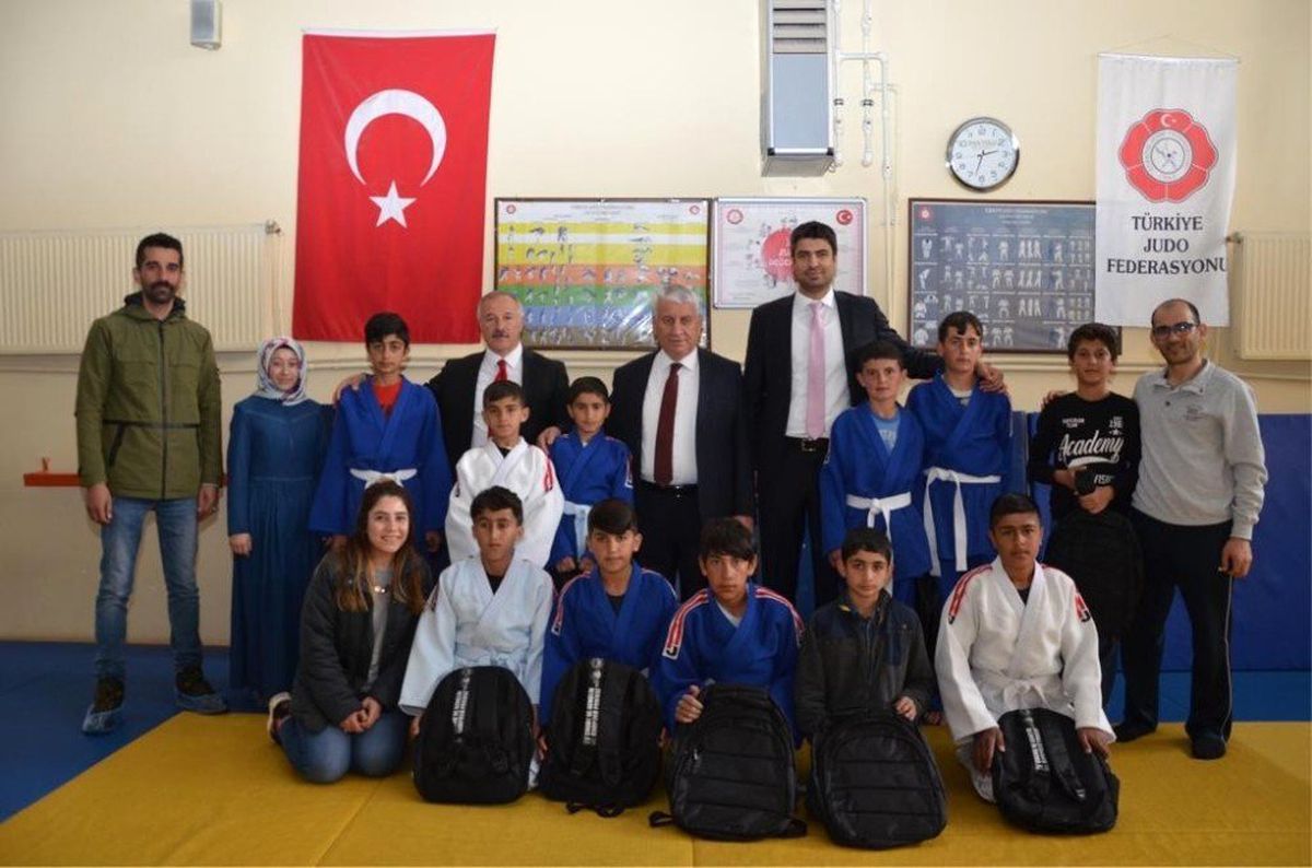 Judo Eğitimi Alan Çocuklara Malzeme Sürprizi