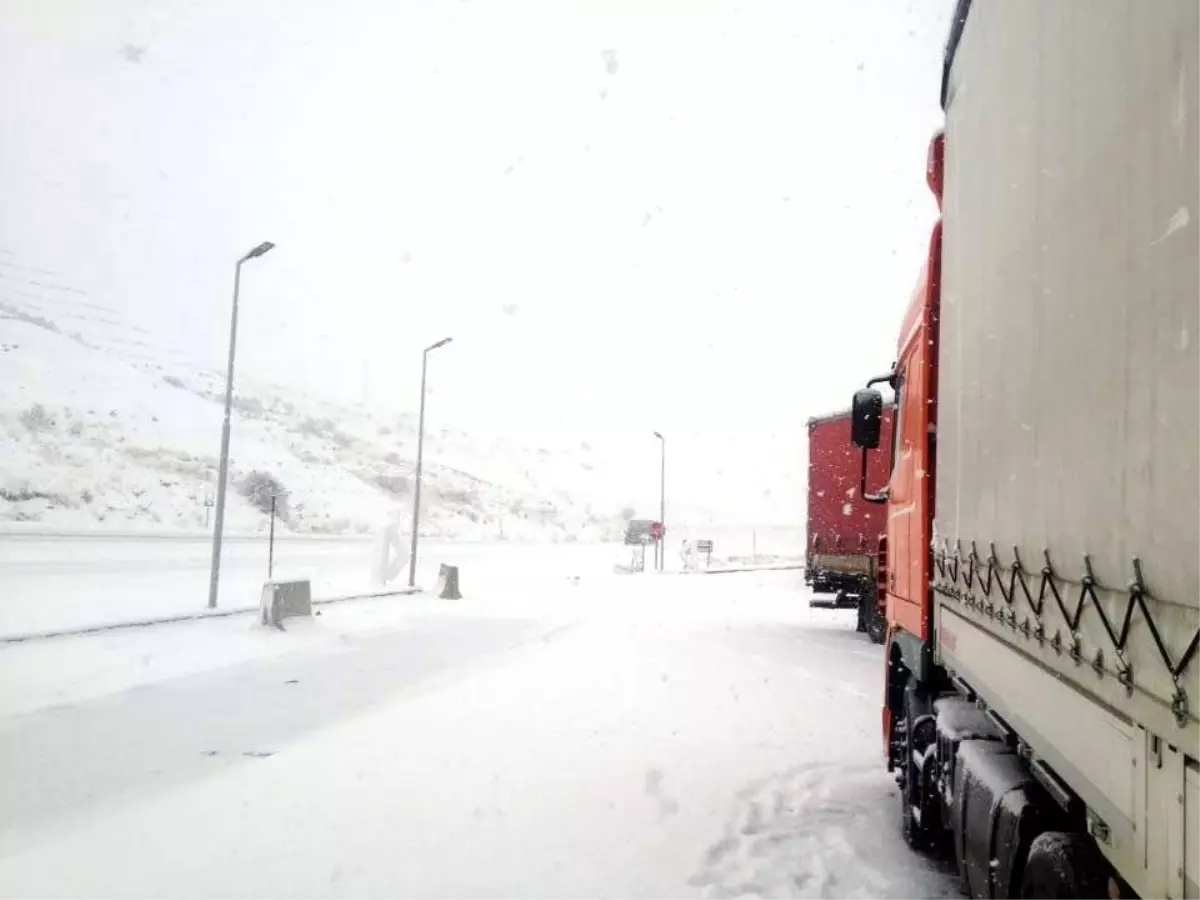 Kar Yağışı ve Buzlanma Kop ile Sakaltutan\'da Ulaşımı Aksattı