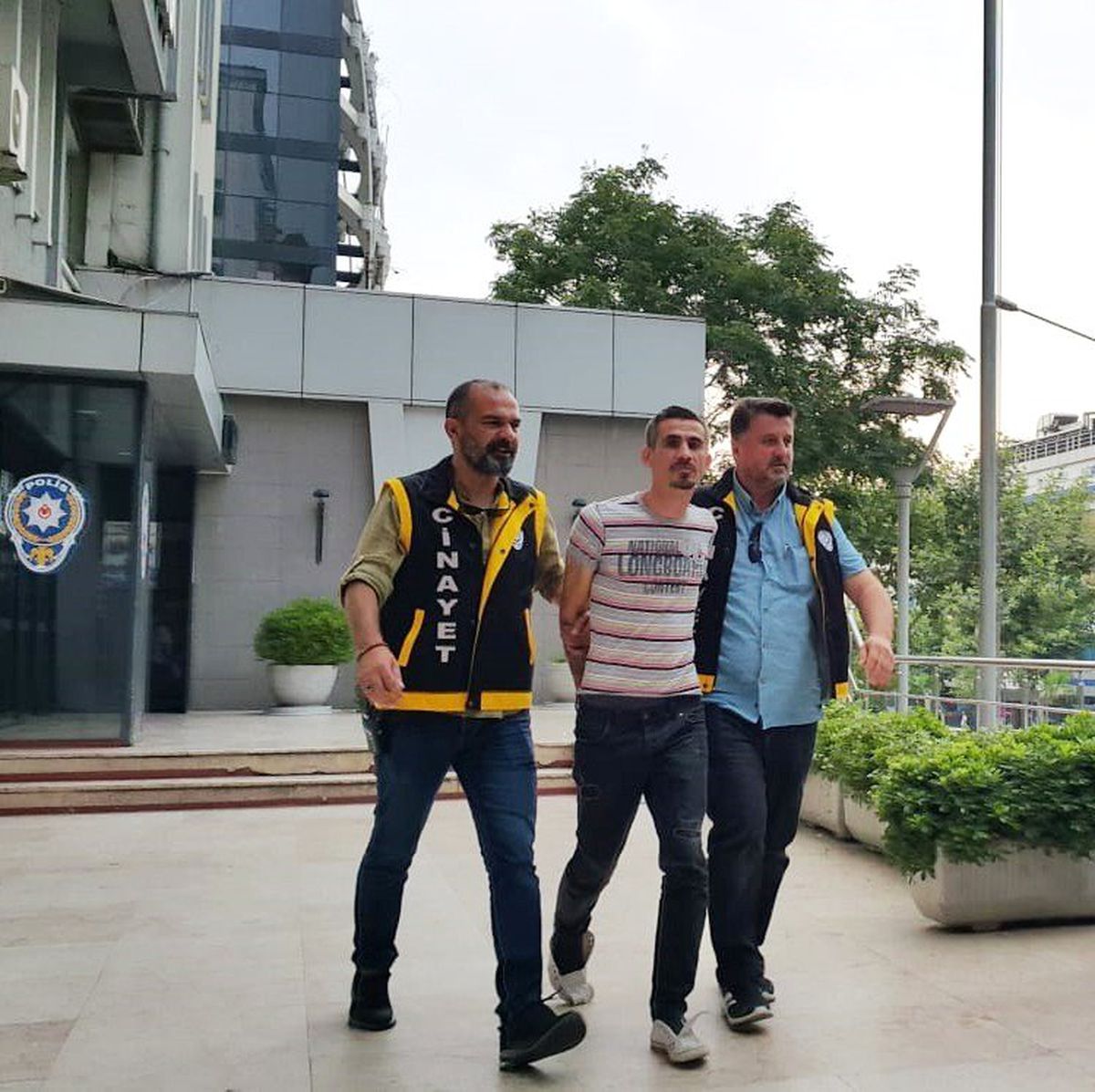 Kendisini Bıçaklayan Kocasını O Affetti Ama Mahkeme Affetmedi
