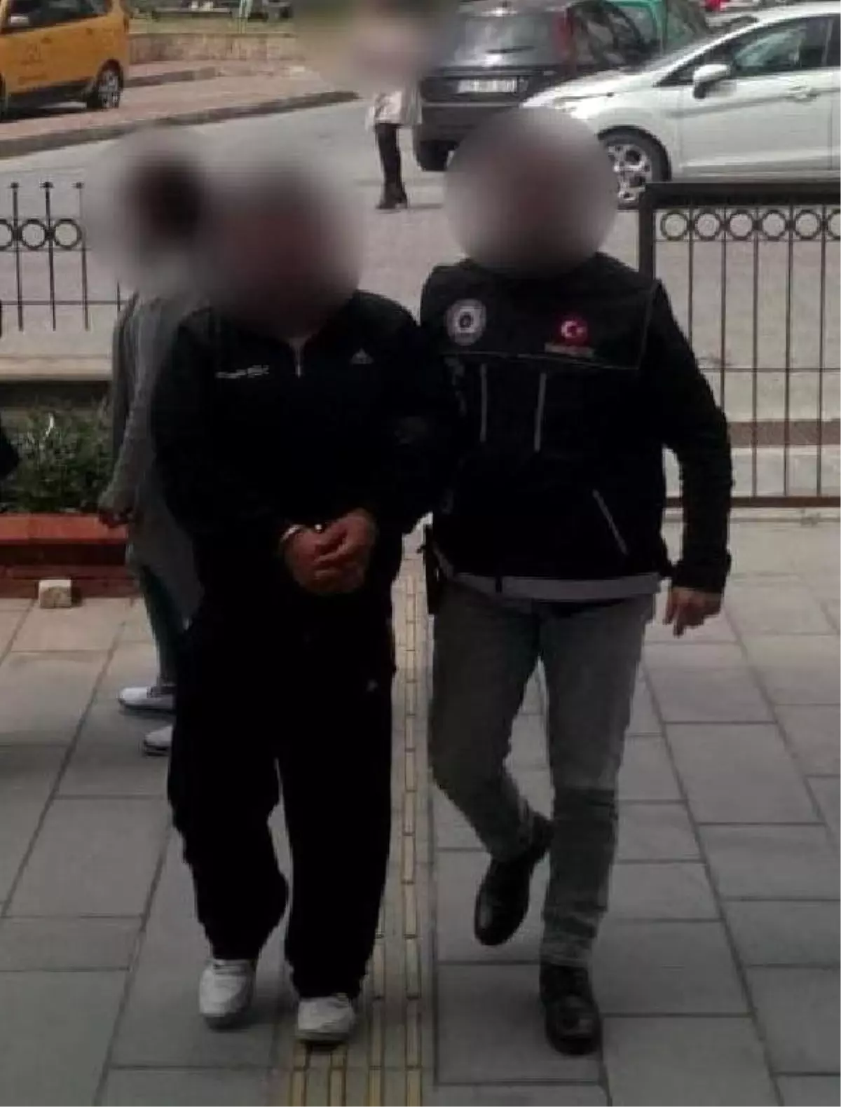 Kuşadası\'nda, Cezaevi Firarisi Polis Tarafından Yakalandı