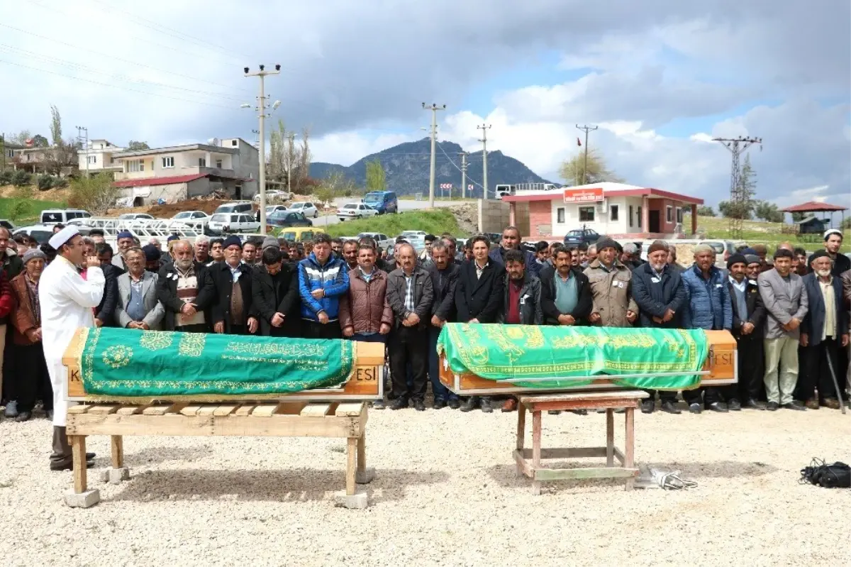 Kuyuya Düşen Çocuklar Yan Yana Toprağa Verildi