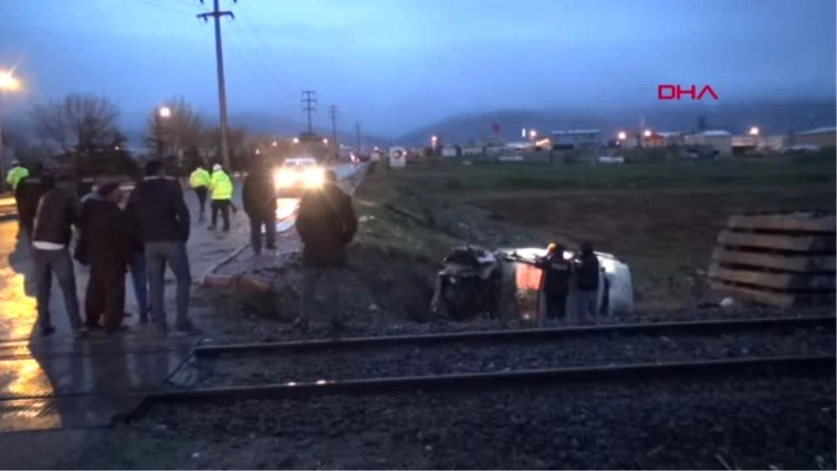 Niğde Otomobil Trene Çarptı 1 Kişi Hayatını Kaybetti