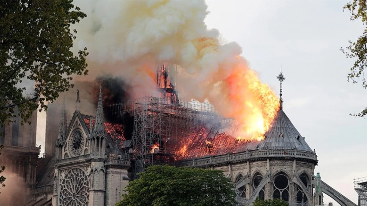Notre Dame Katedrali\'nin Kulesinin Yeniden Yapılması İçin Yarışma Düzenlenecek