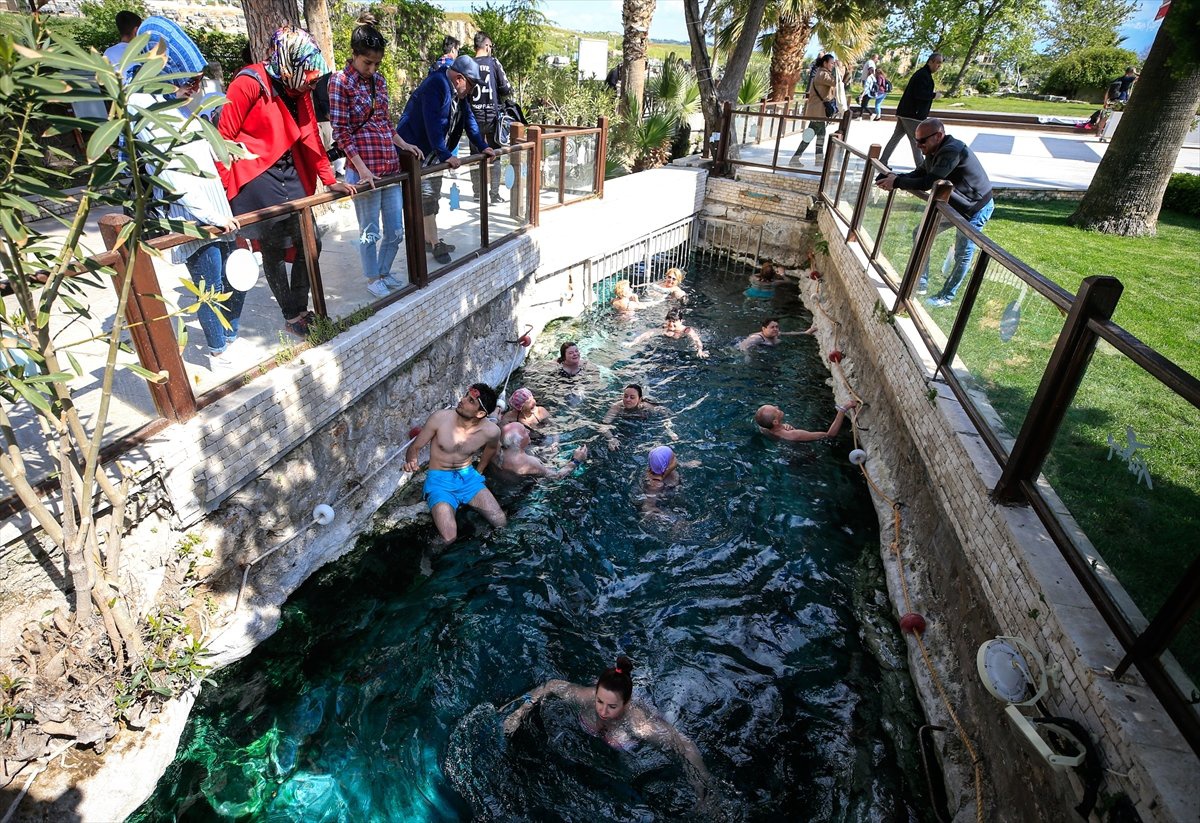 Pamukkale\'yi 3 Saate 15 Bin Kişi Ziyaret Etti