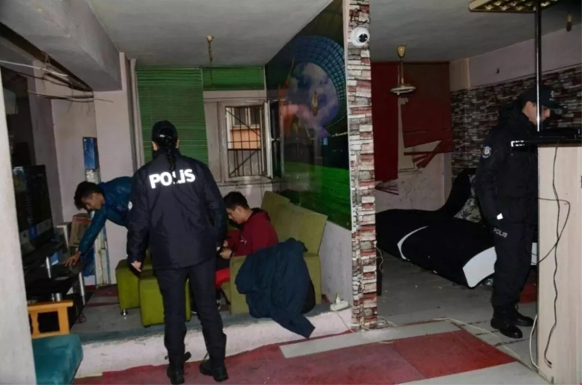 Polis Servis Araçlarını Denetledi