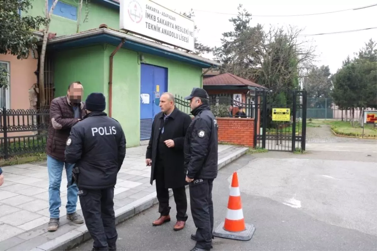 Sakarya\'da Polis Uygulamasında Aranan 12 Kişi Yakalandı