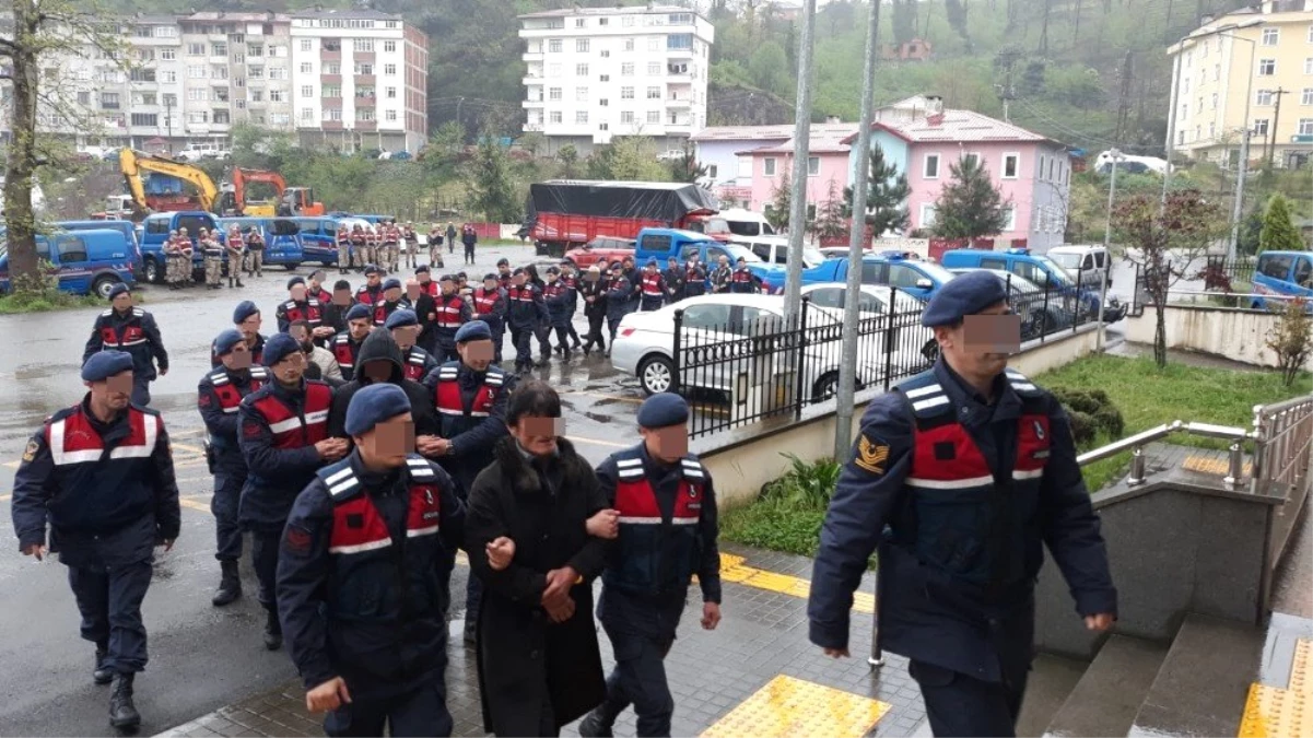 Trabzon\'da Jandarmadan Uyuşturucu Tacirlerine Şafak Baskını