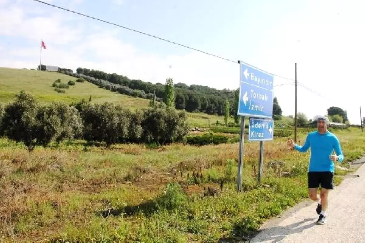 Yol İçin Zeytin Ağaçlarının Köklenmesini Koşarak Protesto Etti