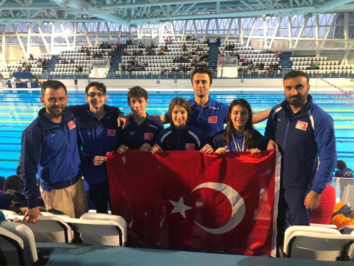 Yüzme Performans Sporcuları, Bulgaristan\'dan Madalyalarla Döndü