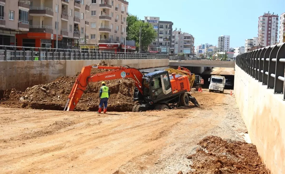 Anıt Katlı Kavşağı\'nda Çalışmalar Yeniden Başladı